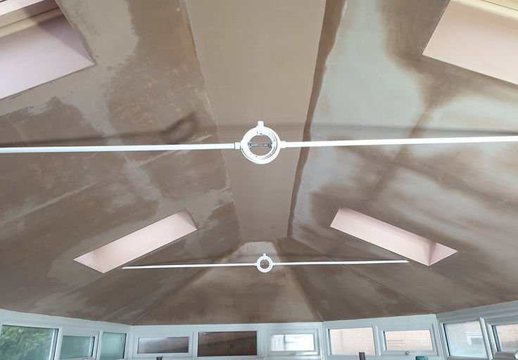 Close-up of a plastered ceiling, highlighting the plastering work in detail.