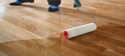 Applying finish to a wooden floor