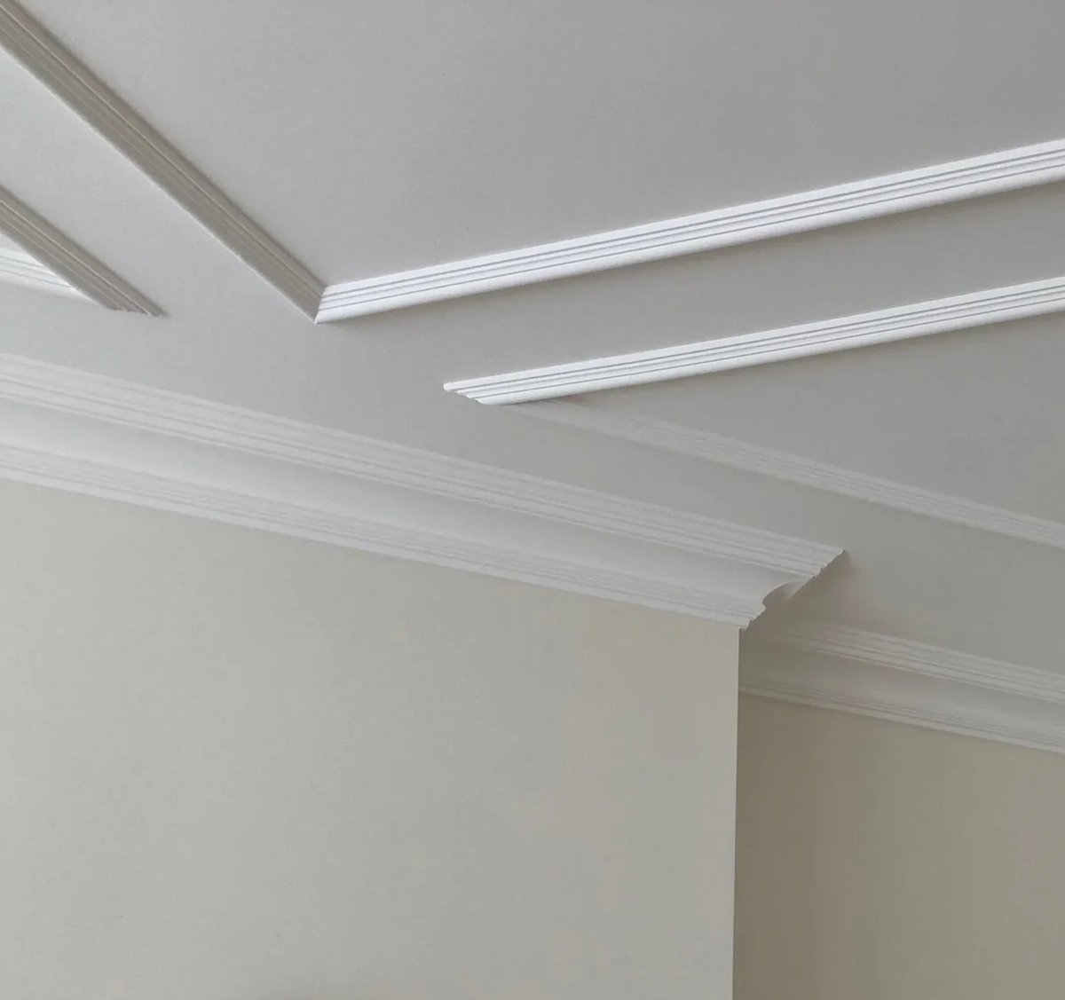 Ceiling molding detail